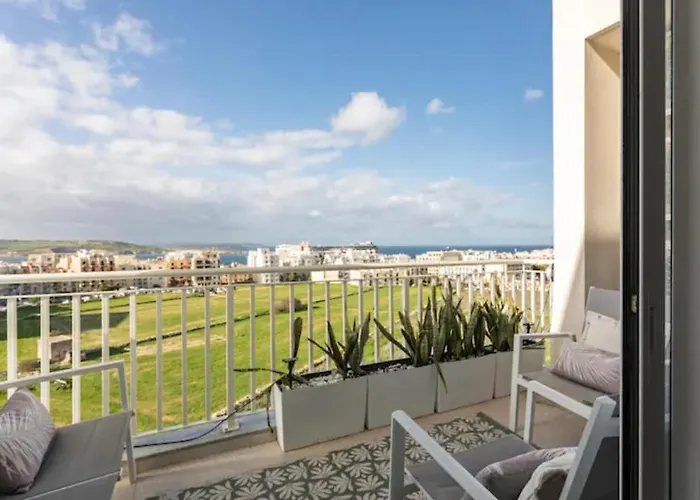 Modern - Central - Close To Beach - 5 Star Rating Apt