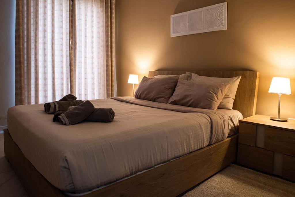 Modern - - Close To - 5 Star Rating Apartment St. Paul's Bay