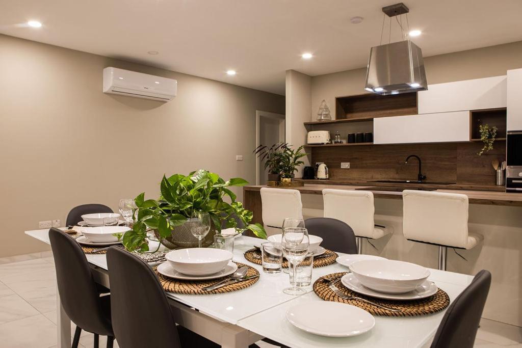 Modern - - Close To - 5 Star Rating St. Paul's Bay