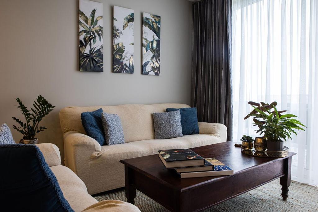 Apartment Modern - - Close To - 5 Star Rating *