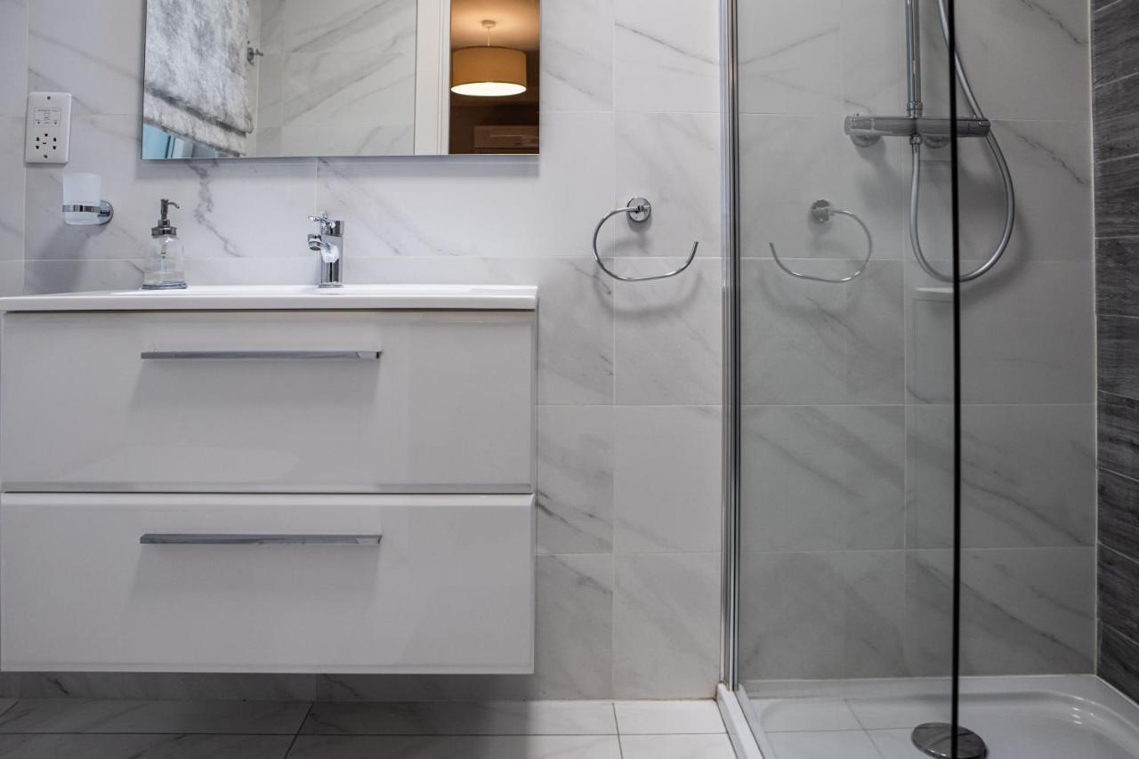 Modern - - Close To - 5 Star Rating * St. Paul's Bay