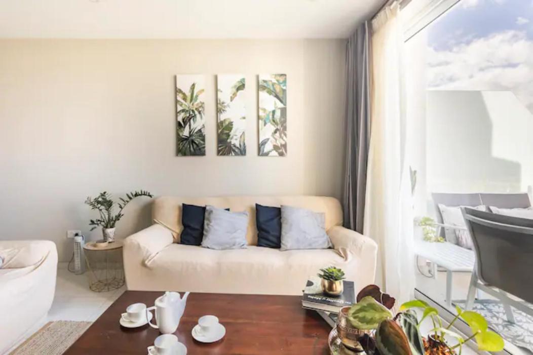 Apartment Modern - - Close To - 5 Star Rating