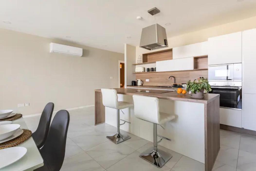 Modern - - Close To - 5 Star Rating St. Paul's Bay